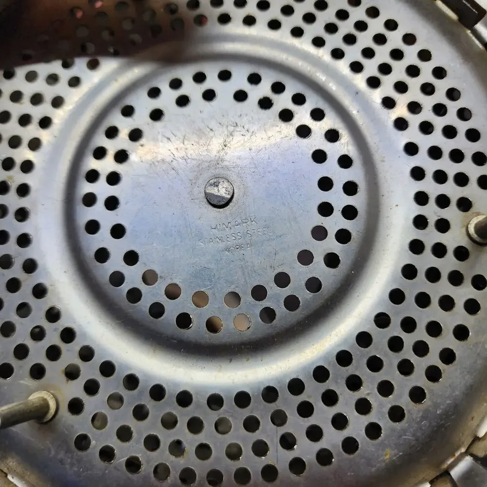 Various stainless steel pan, bowl and collapsible collinder Shlf